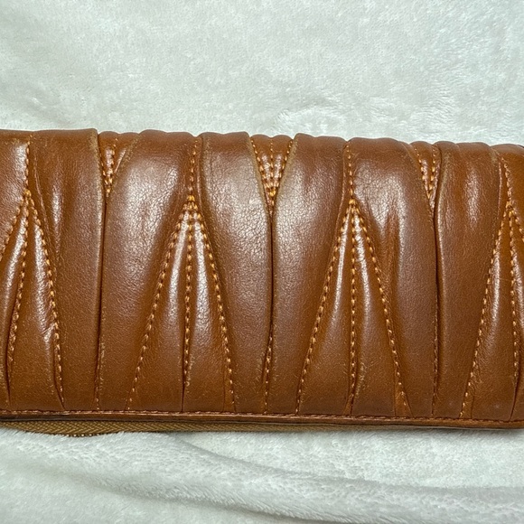 MIU MIU Matilasse Long Zip-Around Wallet - Pre-Owned Camel Brown Color - Picture 4 of 9
